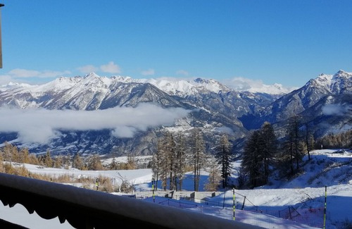 Risoul Apartment | Housing with breathtaking views of the valley close to shops and slopes
