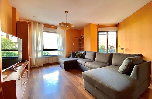 Leon Apartment | - Housingleon-center with two garage spaces