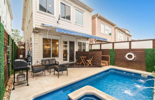 Greater Heights House | Houston Centrally Located w Backyard Pool Retreat