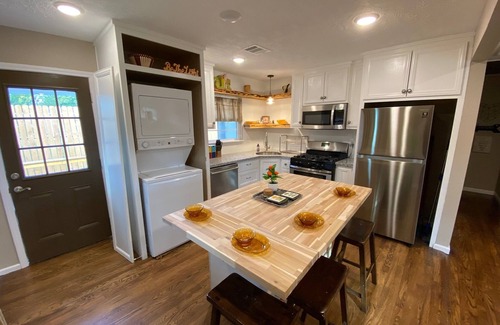 Northside House | Houston Cozy Cottage Home, Dog Friendly Home Gated