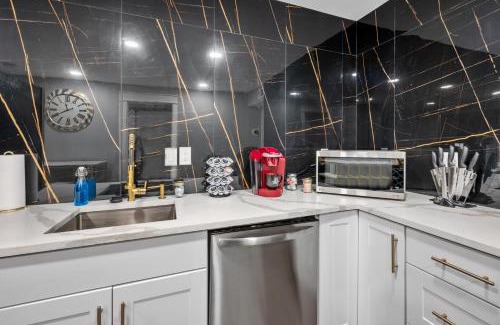 Houston Heights Apartment | Houston Heights 2BR Getaway with Pool & Free Park