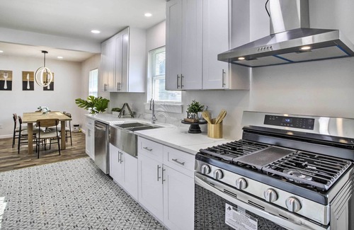 Spring Branch Central House | Houston Home w/ Yard - 3 Mi to CityCentre!