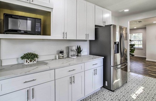 Spring Branch Central House | Houston Home w/ Yard - 3 Mi to CityCentre!