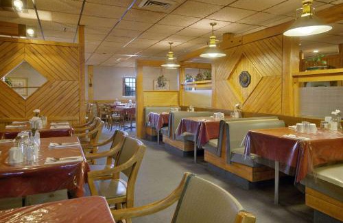 Portage La Prairie Hotel | Howard Johnson by Wyndham Portage La Prairie