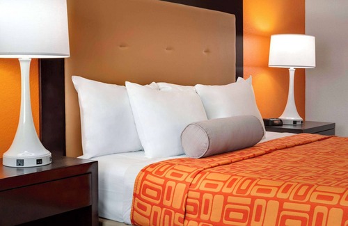 Harrisonburg Hotel | Howard Johnson by Wyndham Harrisonburg