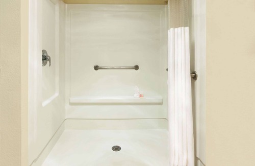 Arlington Hotel | Howard Johnson by Wyndham Arlington Ballpark/Six Flags