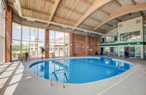 Branson Theater District Hotel | Howard Johnson by Wyndham Branson Theatre District