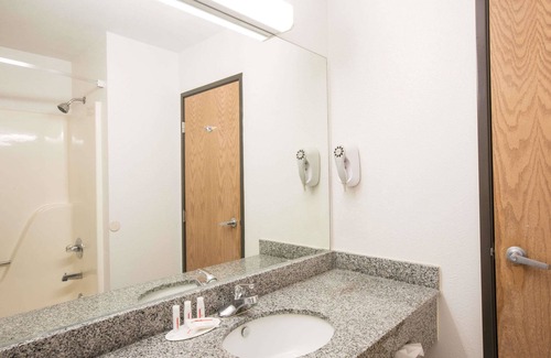 Beckley Hotel | Howard Johnson by Wyndham Beckley