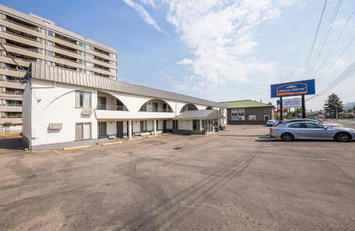 City Centre Hotel | Howard Johnson by Wyndham Downtown Kamloops