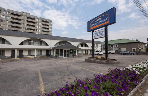 City Centre Hotel | Howard Johnson by Wyndham Downtown Kamloops