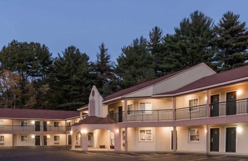 Lenox Hotel | Howard Johnson by Wyndham Lenox