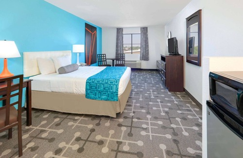 Lubbock Hotel | Howard Johnson by Wyndham Lubbock TX