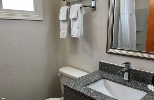 North Spokane Hotel | Howard Johnson by Wyndham Spokane