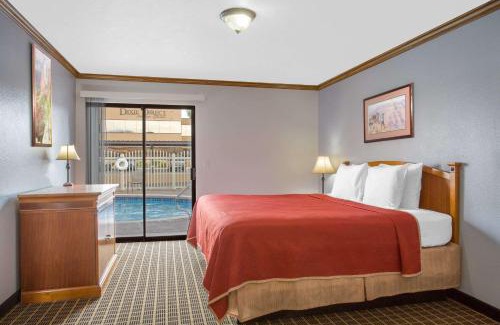 St. George Hotel | Howard Johnson by Wyndham St. George Hotel & Suites