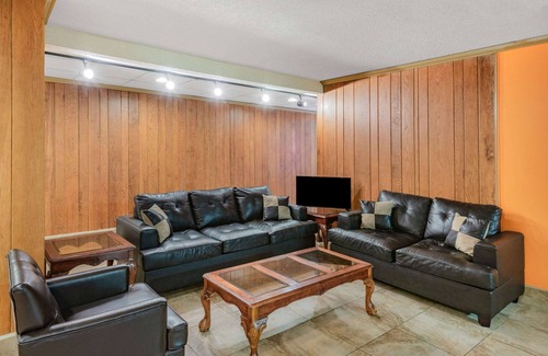 Staunton Hotel | Howard Johnson by Wyndham Staunton