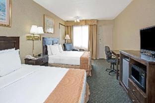 Delthorne Hotel | Howard Johnson by Wyndham Torrance