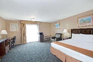 Delthorne Hotel | Howard Johnson by Wyndham Torrance