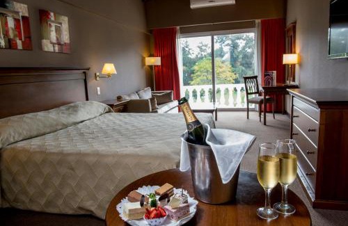 Pilar Centro Hotel | Howard Johnson Pilar Resort Spa & Convention Center