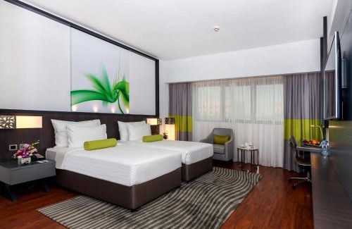 Al Muraqqabat Hotel | Howard Johnson Plaza by Wyndham Dubai Deira