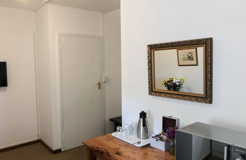 Pinelands Bed & Breakfast | Howard's End Manor