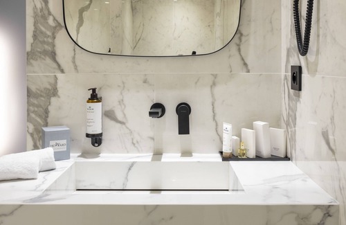Asnieres-sur-Seine Hotel | Howard Sur Seine