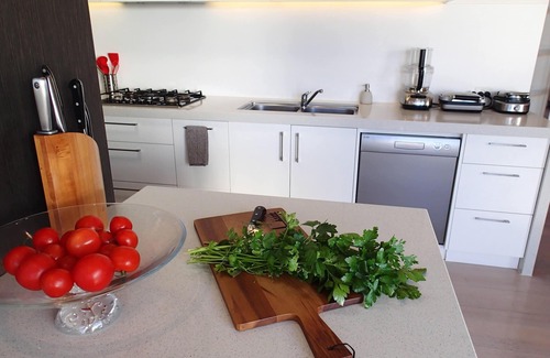 South Melbourne Apartment | Howe’s This! A Huge, 1st Class, Dress Circle Home
