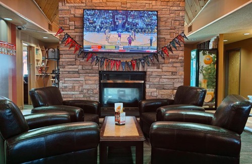 Red Lake Hotel | Howey Bay Motel