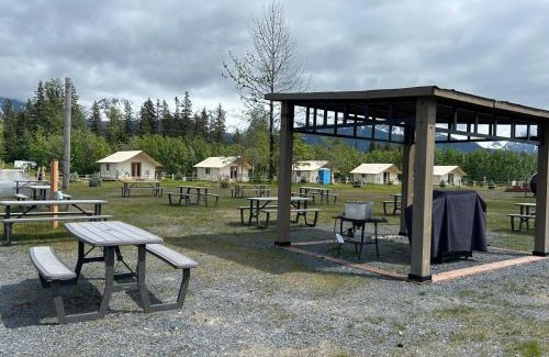 Seward House | Howling Wolf Resort