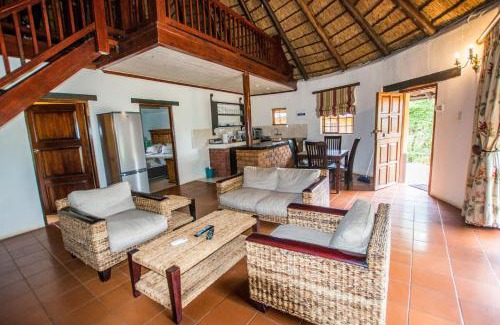 Kareeberg Cabin | Hoyohoyo Koeltehuis Farm Lodge