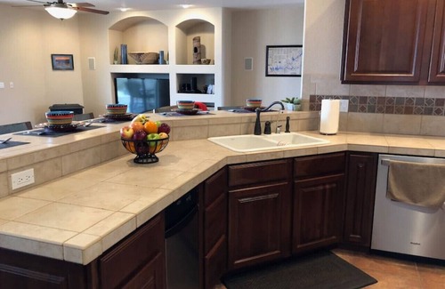 Greenehaven House | HOZHO: Pool, Hot Tub, Fast WiFi, Level 2 EV PHEV Charger & Lake Powell Views