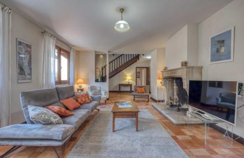 Seyssins House | #HP La maison des Lilas Large family house sleeps 12 garden