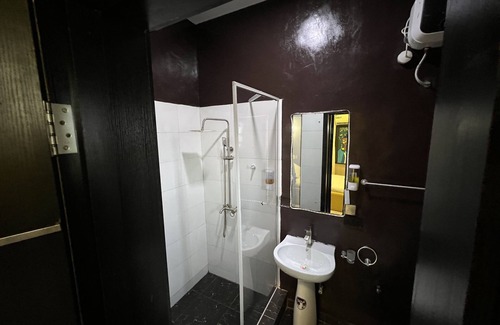 Ogombo Hotel | HQ APART HOTEL