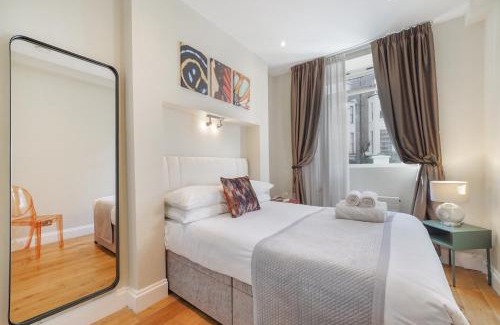West Kensington Apartment | HR2 - Charming 1-Bed near Holland Park - by Short Stories London