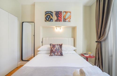 West Kensington Apartment | HR2 - Charming 1-Bed near Holland Park - by Short Stories London