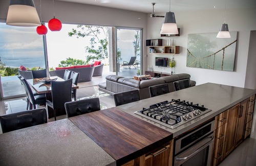 Ballena House | HR3 Spectacular Ocean Views, 5 min to Beach - concierge service - security guard