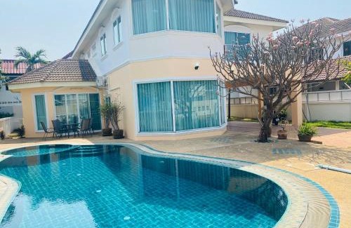 Central Pattaya Villa | Huang Su Villa 9 皇宿9号泳池别墅