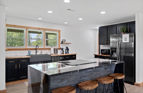 Pine Ridge Apartment | Huckleberry Arch