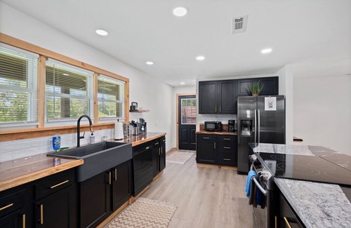 Pine Ridge Apartment | Huckleberry Arch