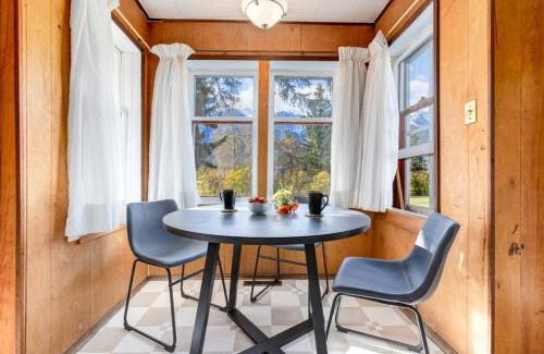 Harvie Heights House | Huckleberry Lodge Mountain Getaway Near Banff