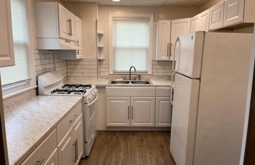 Norwood House | Hudson #1 Private Two Bed near Xavier & Downtown