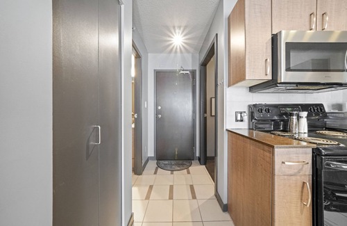 Central Condo | Hudson Central: Sleeps 5+Office+Gym+Parking