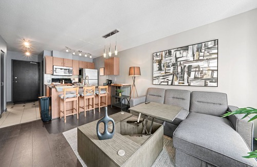 Central Condo | Hudson Central: Sleeps 5+Office+Gym+Parking