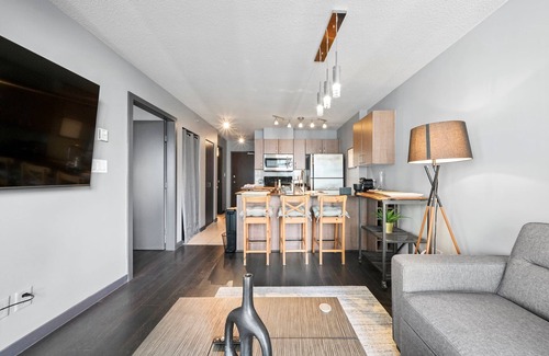 Central Condo | Hudson Central: Sleeps 5+Office+Gym+Parking