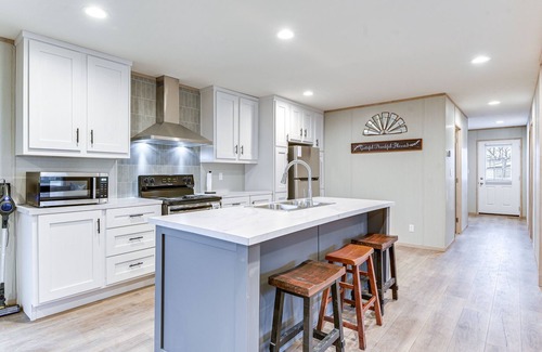 Hudson Oaks House | Hudson Oaks Country Creekside Home: Hot Tub & Deck