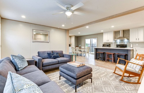 Hudson Oaks House | Hudson Oaks Country Creekside Home: Hot Tub & Deck