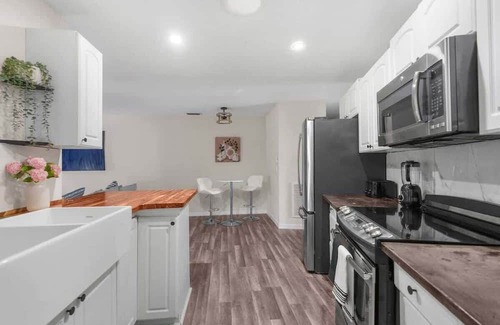 Windsor Mill House | Hudson Retreat, 3 Bedroom Pool Home!