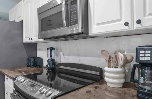 Windsor Mill House | Hudson Retreat, 3 Bedroom Pool Home!
