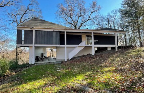 Town of Wappinger House | Hudson Valley mid century house with stunning views