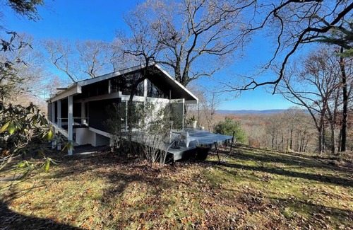 Town of Wappinger House | Hudson Valley mid century house with stunning views