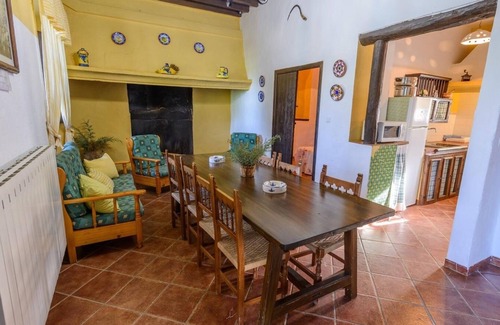 Canete la Real Villa | Huerta Nueva Cuevas del Becerro by Ruralidays